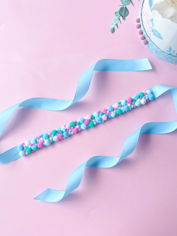 Brâu cu pompoane colorate - Bleu